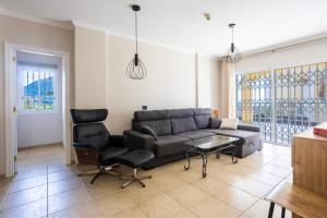 EMILIA - Los Cristianos, pool, spacious terrace, fibre net, tv channels