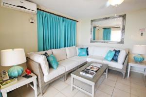 Oceanfront 1-bed Apt with Pool near Surfing - Rosalie 2