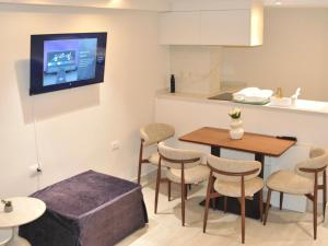 Fleeville Zhan Apartment 7