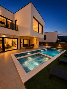 Villa Just be Alive, Sea View, Pool, Gym & Sauna