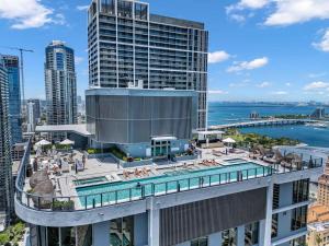 Brand New Downtown Miami Studio with Rooftop Pool