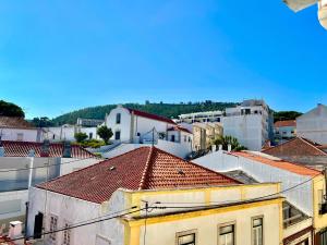 Ocean Sesimbra - Seaview Apartment Just a 5-Minute Walk to the Beach