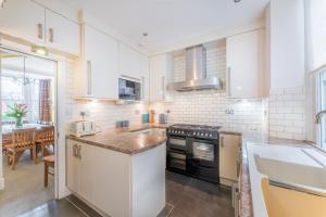 7 Bed in Ambleside oc-lr053