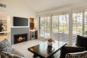 A Palm Desert Dream w Golf Course View