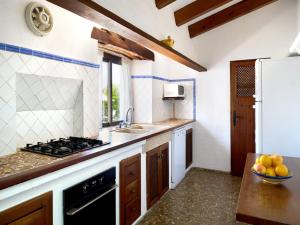 Hillside Villa with Pool for 5
