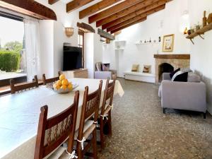 Hillside Villa with Pool for 5