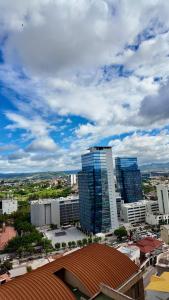 Luxury 2 BR Stay Torre Astria 305