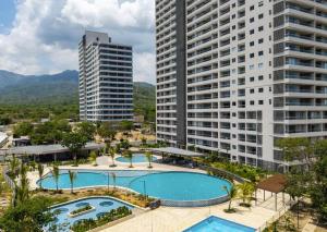 Luxury loft 17th flr with ocean view beach access!