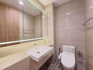 Low rise Condo BTS PhromPhong EMTower Cafe&7-11