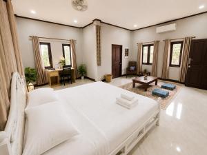 Ban Loom Guesthouse & Weaving Workshop