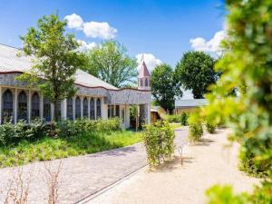 Charming Chalet Near Efteling