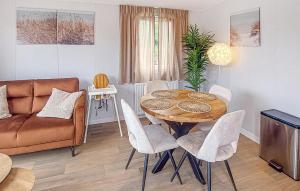 2 Bedroom Cozy Home In Oude Pekela
