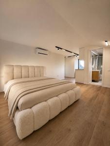 Hasdeu elegant apartment with pool