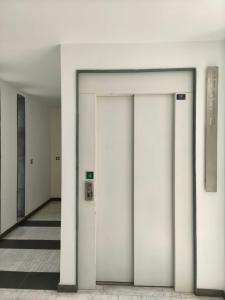 Ático con terraza, garaje bajo petición y según disponibilidad, ascensor y vistas Catedral