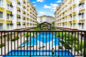 Cozy Condo with Netflix, Wi-Fi, Pool & Gym