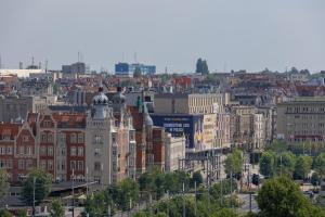 Spacious Studio with Balcony in Katowice by Noclegi Renters