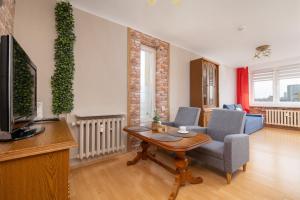 Spacious Studio with Balcony in Katowice by Noclegi Renters