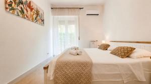 Balcony - The Sea Escape - ML