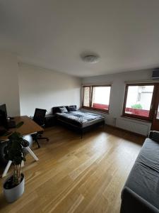 Cozy apartment - 100m beach, AC, workstation, balcony, backyard, self check-in, yoga mat