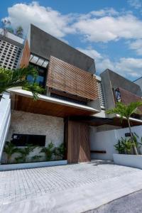 Modern Bali Villa with Private Pool Walk to Beach