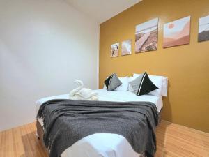 U7 La Guardia Townhouse 2 Bedroom unit near IT Park Free Parking