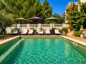 Holiday House Pool Retreat