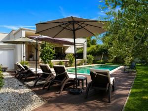 Holiday House Pool Retreat