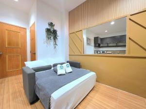 U7 La Guardia Townhouse 2 Bedroom unit near IT Park Free Parking