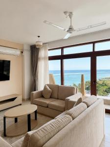 Sandy Shore Beach Apartments - Karibu Quarters