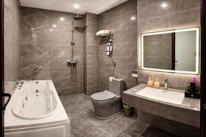PARIS DELI HOTEL - Vạn Phúc