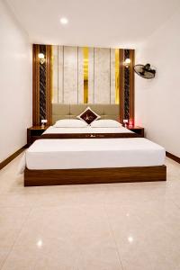 PARIS DELI HOTEL - Vạn Phúc