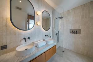 Villa Ara - Tropical 1BR Oasis with Private Pool & Beach Access