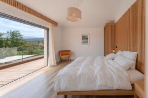 Villa Sandora, Luxury 14 Guests, Walk to Beach