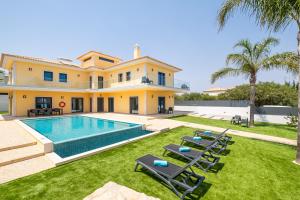 Villa Lion Beach - Moderna com Piscina Aquecível e BBQ