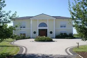 Hotel Villa Altes Land - 施塔德