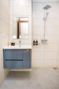 Soft Stay - Spacious - Quiet 1 Bedroom - West Lake