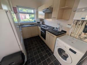 3 Bedroom Home Near Morriston Hospital Sleeps 6