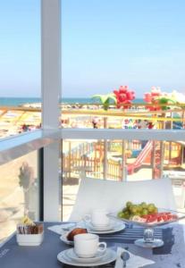 Ampio monolocale con terrazza fronte mare 104