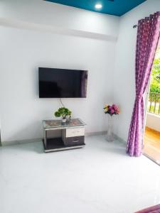 Sukun 2 BHK home with karaoke speaker