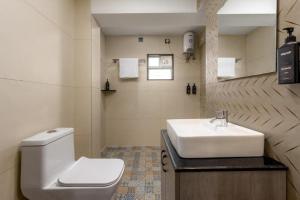 Hotel Comfort N Stay 1RK