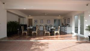 Hotel Comfort N Stay 1RK