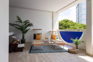 Sea view penthouse with hydro-massage