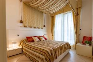Sea view penthouse with hydro-massage