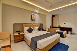 Hotel Sai Mahima, Near Sai Baba Temple