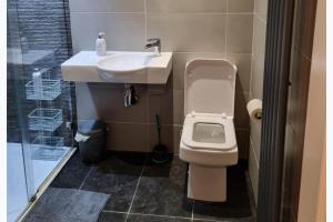 Sleeps5-ElizabethLine-FreeParking-SmartTV
