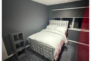 Sleeps5-ElizabethLine-FreeParking-SmartTV