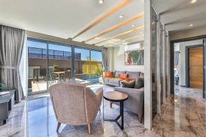 Luxury Villa Petra w ndoor Heated Pool, Sauna