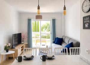 Bright and quiet apartment with a pool