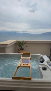 TreA Accomodation Rooftop Jacuzzi Apartment