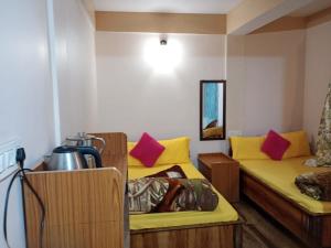 Srija Urgyen Homestay By StayApart
